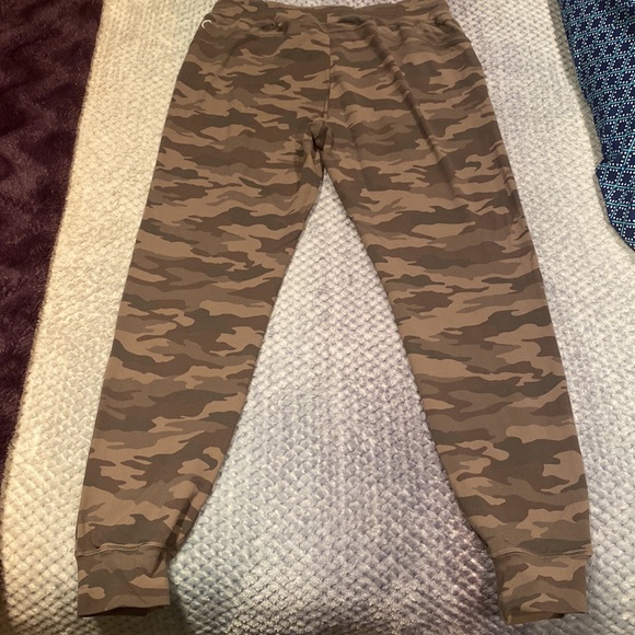 ZYIA Camo Joggers - Picture 2 of 2